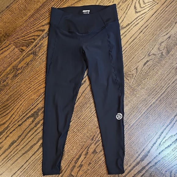 SKIMS Pants - SKIMS Black Performance Leggings